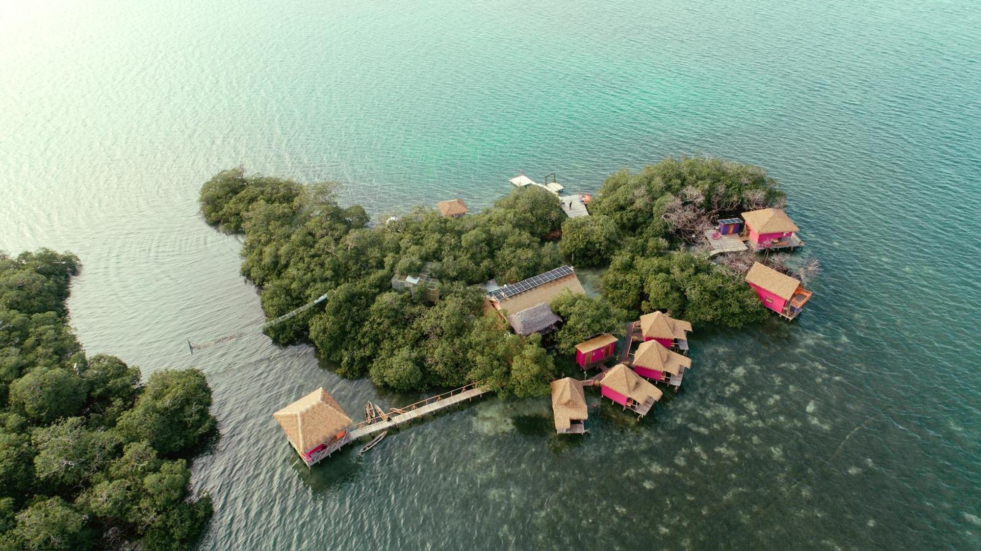Urraca Monkey Island Eco Resort (Adults Only) Пунта-Лаурель Экстерьер фото