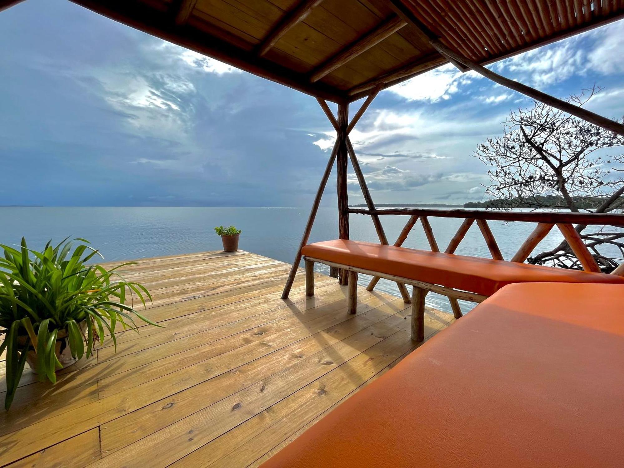 Urraca Monkey Island Eco Resort (Adults Only) Пунта-Лаурель Экстерьер фото