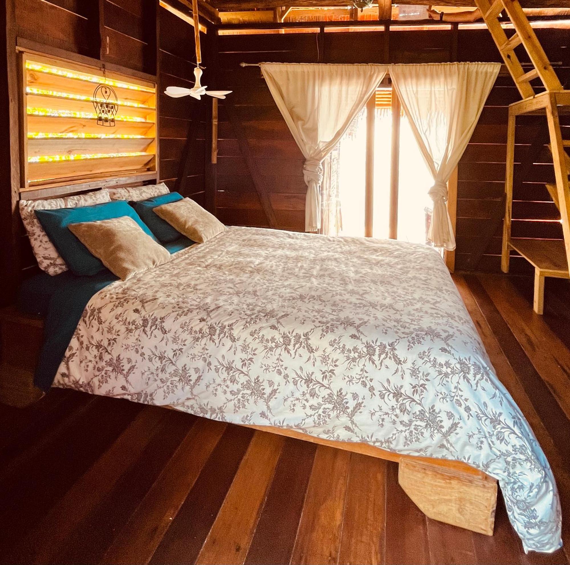 Urraca Monkey Island Eco Resort (Adults Only) Пунта-Лаурель Экстерьер фото